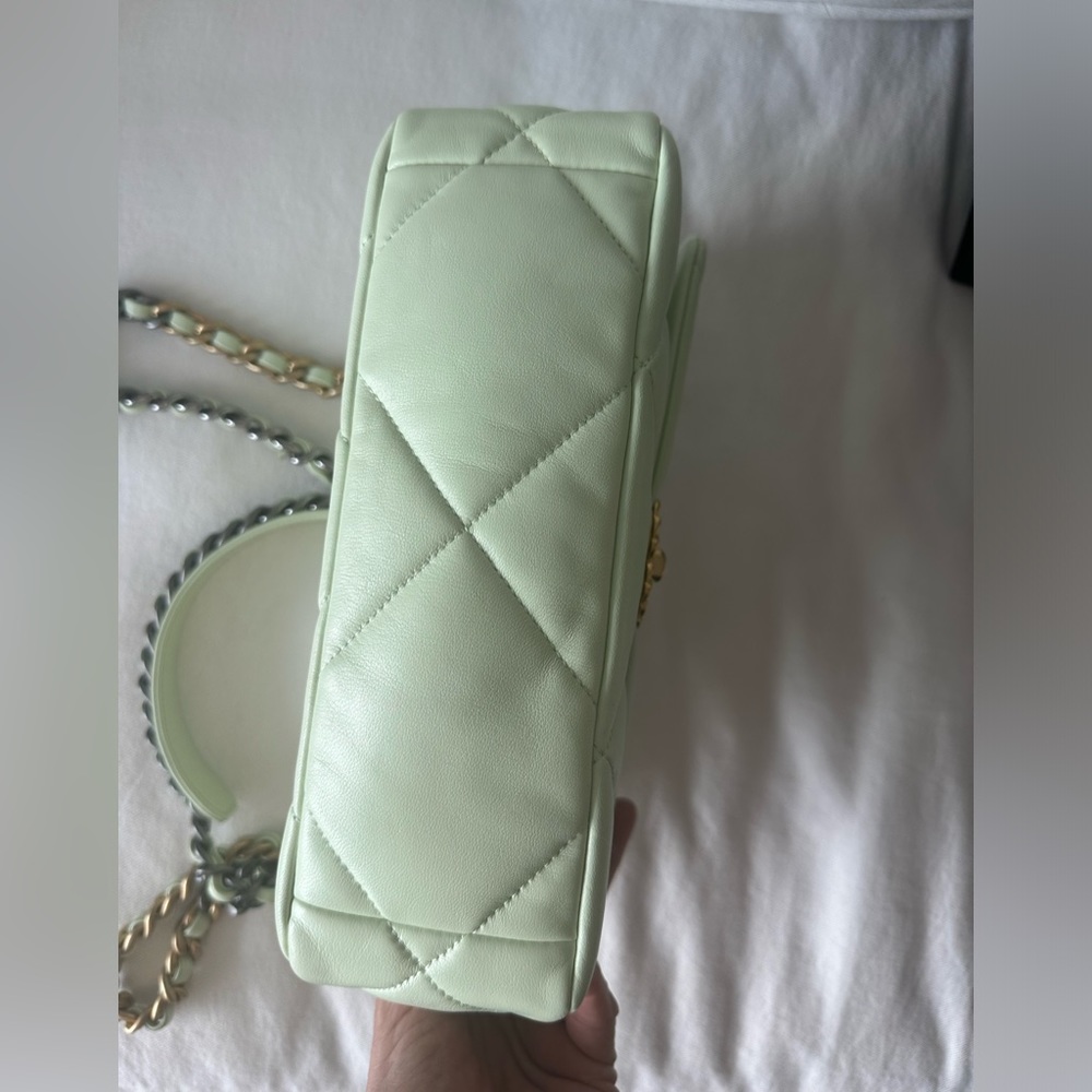 Chanel 19 bag mint green Full Set from 2022 - Picture 9 of 14